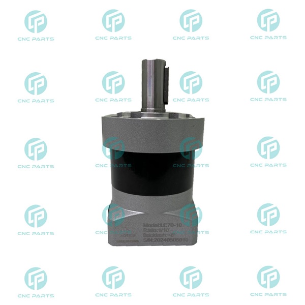 گیربکس 70 خورشیدی سرووموتور HQM اچ کیو ام مدل LE70-010-14 سایز 70 نسبت 1 به 10 شفت ورودی 14 شفت خروجی 16 فلنج گرد مناسب 400 وات 3000 دور (گیربکس سیاره ای) (اورجینال وارداتی)