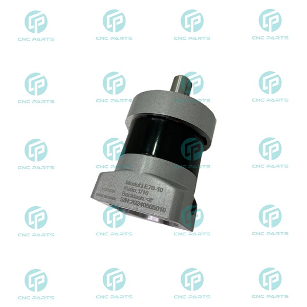 گیربکس 70 خورشیدی سرووموتور HQM اچ کیو ام مدل LE70-010-14 سایز 70 نسبت 1 به 10 شفت ورودی 14 شفت خروجی 16 فلنج گرد مناسب 400 وات 3000 دور (گیربکس سیاره ای) (اورجینال وارداتی)