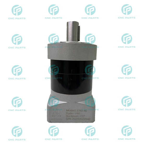 گیربکس 90 خورشیدی سرووموتور HQM اچ کیو ام مدل LE90-040-19 سایز 90 نسبت 1 به 40 شفت ورودی 19 شفت خروجی 22 فلنج گرد مناسب 750 وات 3000 دور (گیربکس سیاره ای) (اورجینال وارداتی)