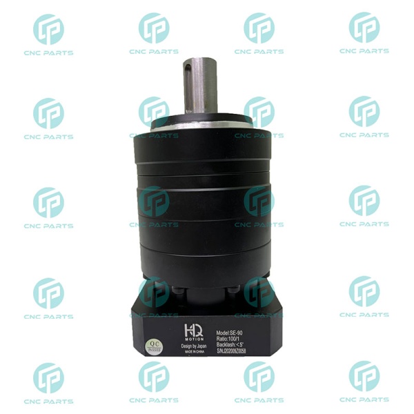 گیربکس 90 خورشیدی سرووموتور HQM اچ کیو ام مدل SE90-100-19 سایز 90 نسبت 1 به 100 شفت ورودی 19 شفت خروجی 22 فلنج گرد مناسب 750 وات 3000 دور (گیربکس سیاره ای) (اورجینال وارداتی)